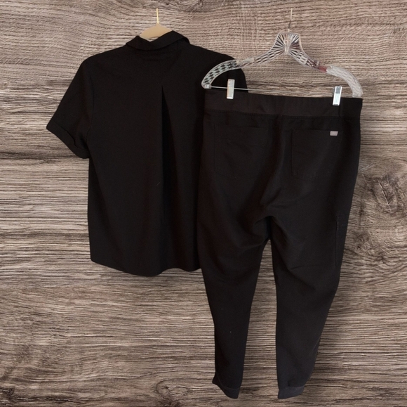 Figs Hanoi Top And Zamora Joggers Scrub Set - Picture 3 of 5